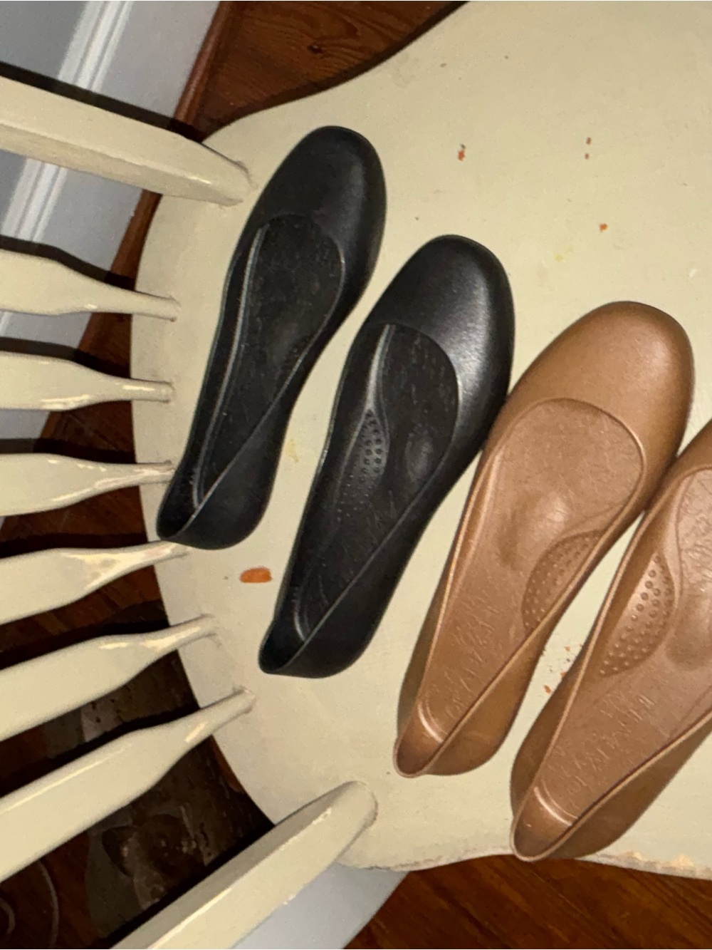 Okabashi Women's Black and Brown Slip-On Flats